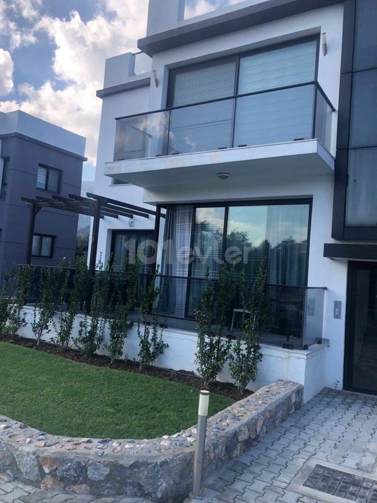 2+1 IN A COMPLEX WITH POOL IN ALSANCAK!!