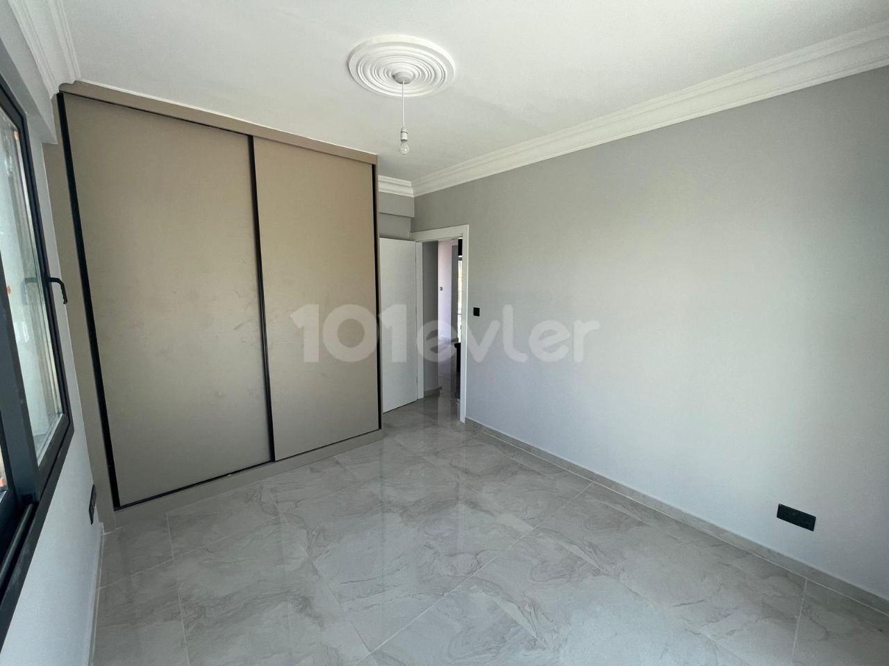 READY TO MOVE IN 4+1 CLOSE TO English School of Kyrenia