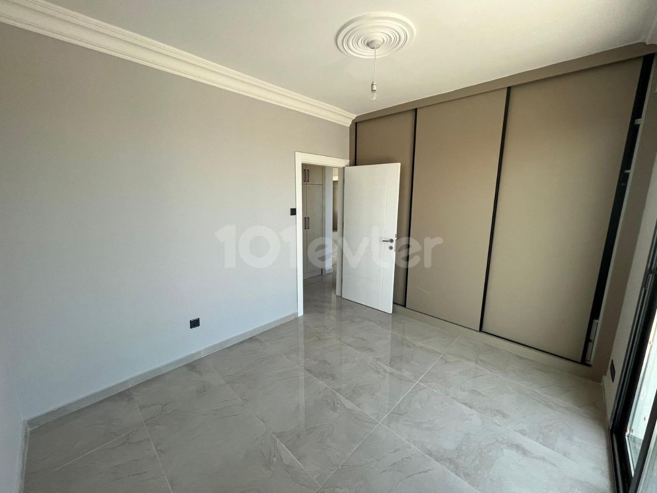 READY TO MOVE IN 4+1 CLOSE TO English School of Kyrenia