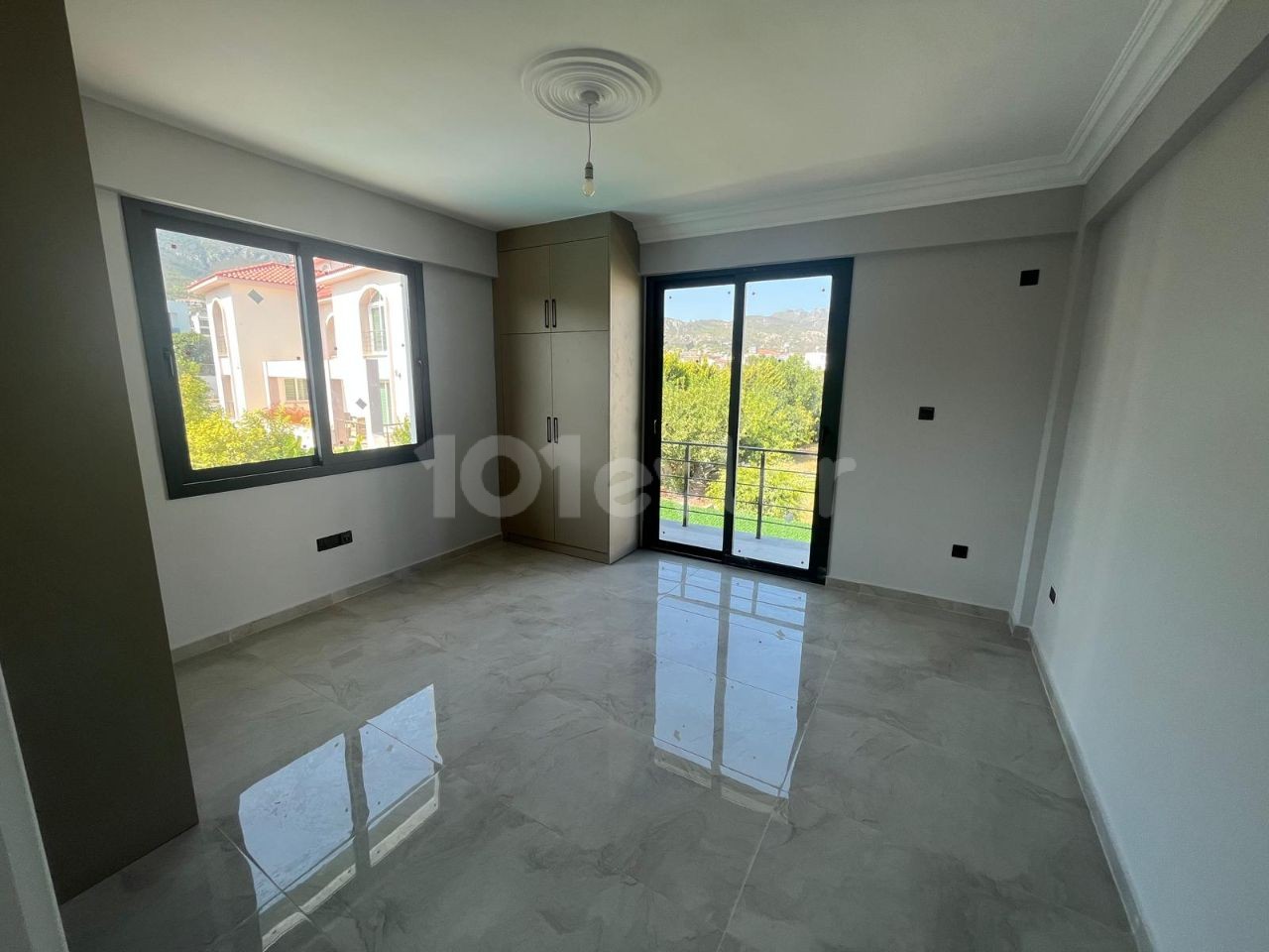 READY TO MOVE IN 4+1 CLOSE TO English School of Kyrenia