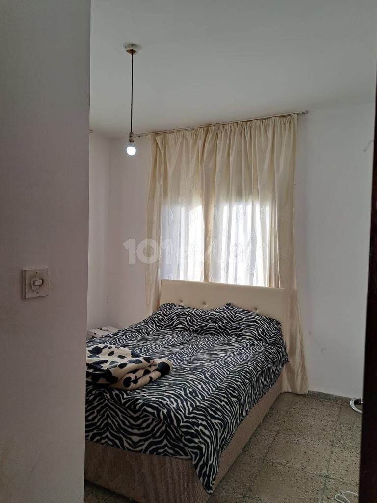 Lefkoşa Gönyeli'de Türk Koçanli krediye uygun satılık 3+1 apartman 