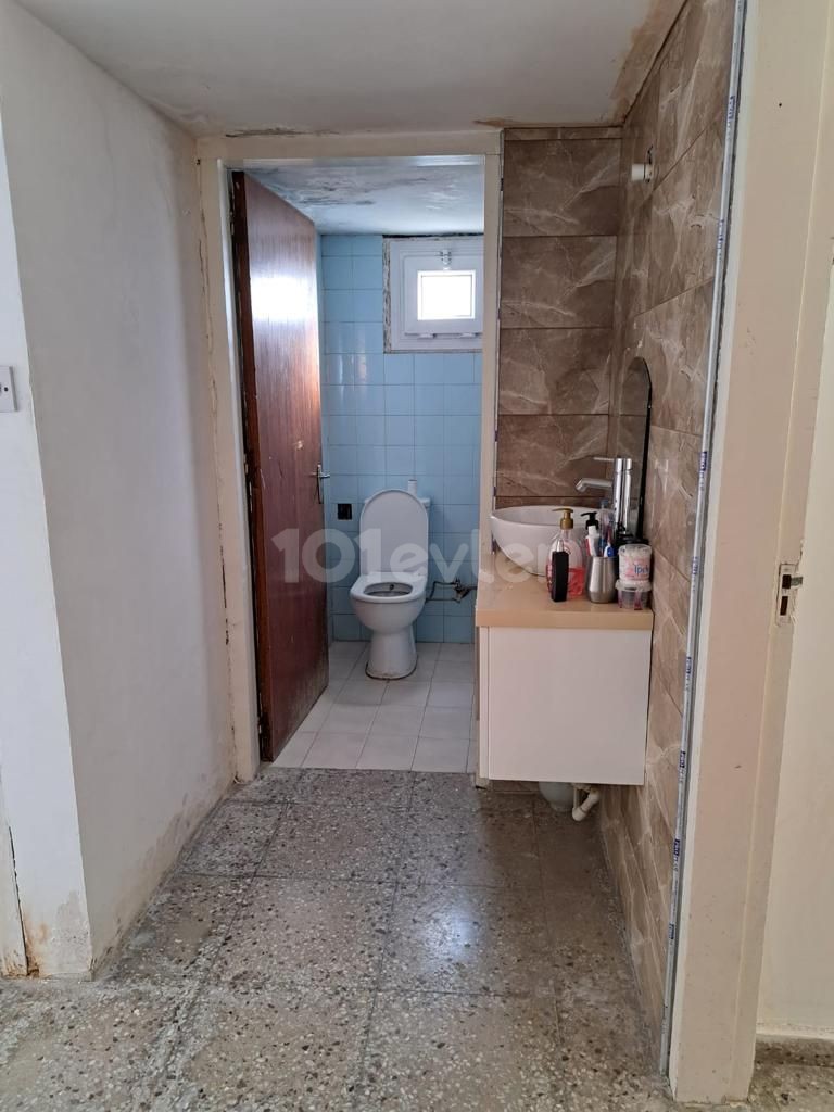 Lefkoşa Gönyeli'de Türk Koçanli krediye uygun satılık 3+1 apartman 