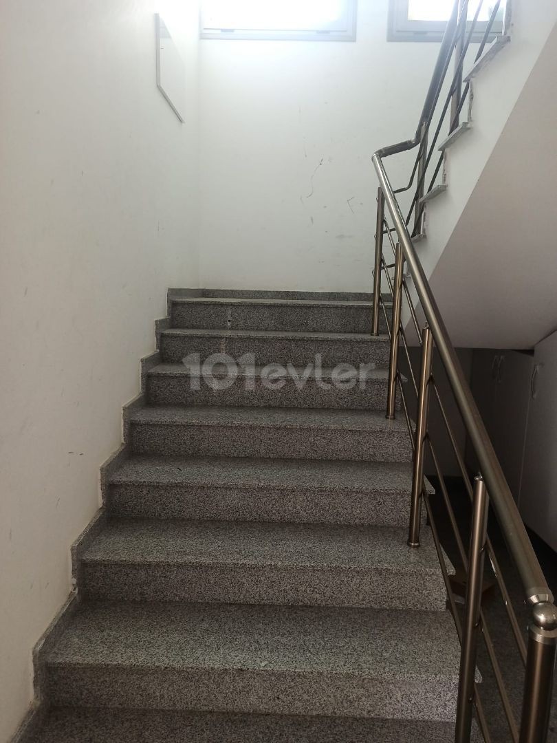 LEFKOŞA HAMİTKOY LIMITS IN STREET BEHIND THE STREET KITCHEN FOR SALE 2+1 APARTMENT