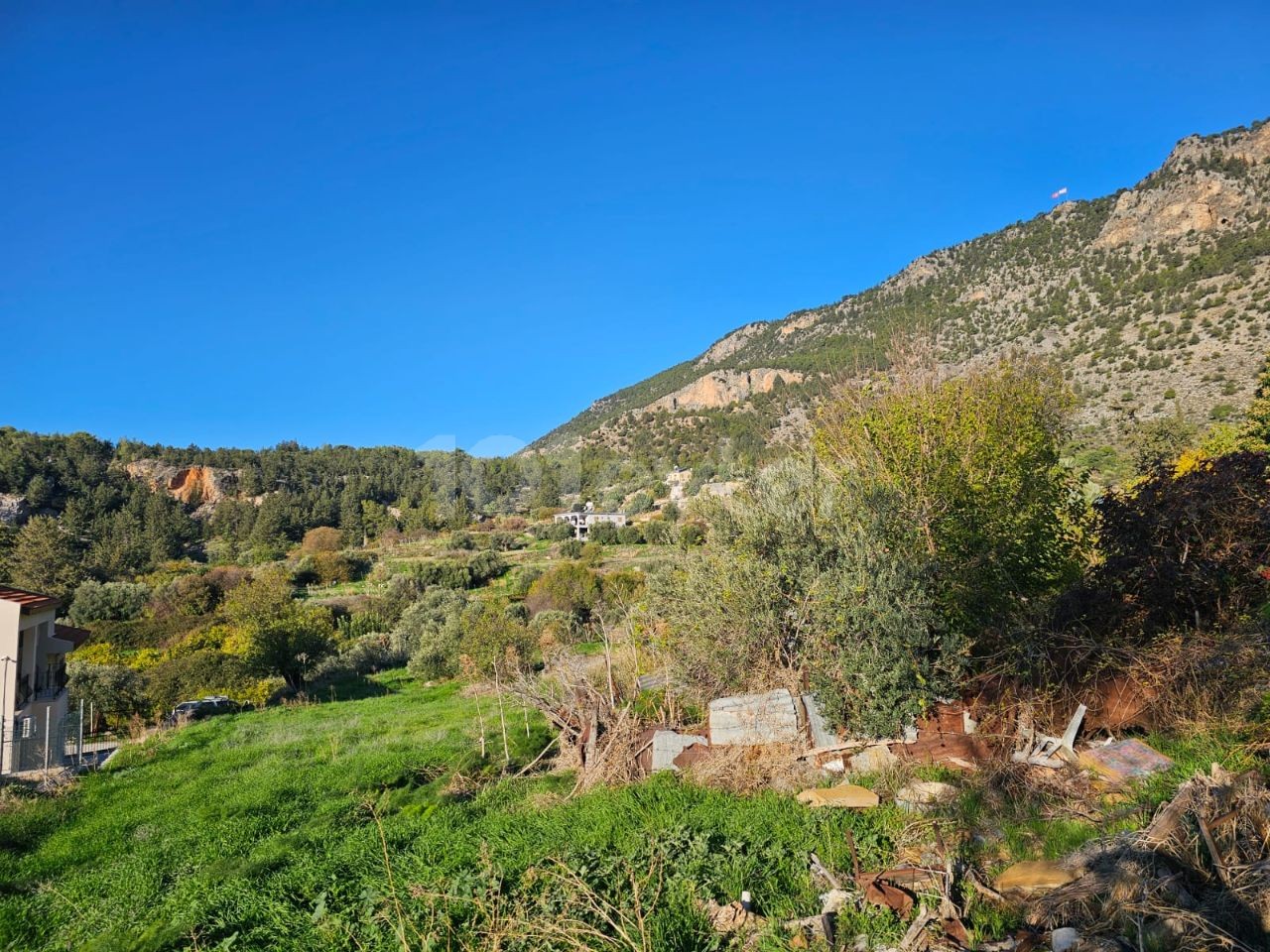 زمین منطقه بندی شده برای فروش با چشم انداز کوه در روستای آیرداغ، گیرنه