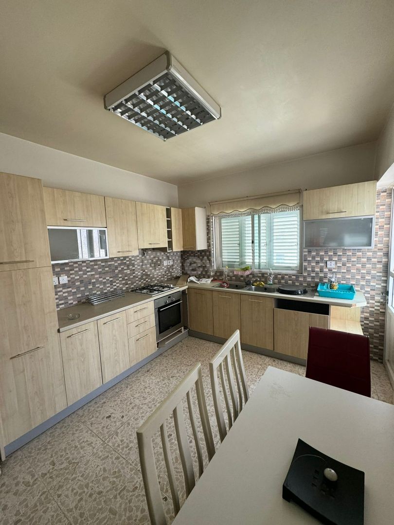 3+1 flat for rent to female students in Nicosia Küçük Kaymaklı area.