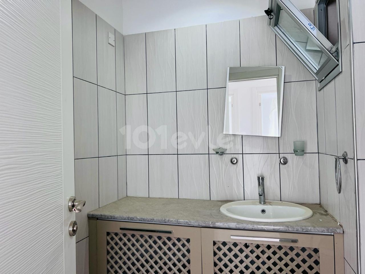 FOR RENT 3+1 Flat: Nicosia Küçük Kaymaklı