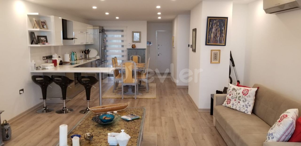 Flat For Sale in Yukarı Girne, Kyrenia