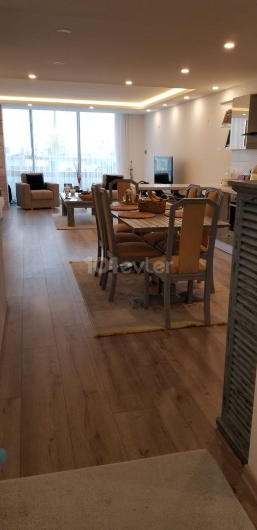 Flat For Sale in Yukarı Girne, Kyrenia