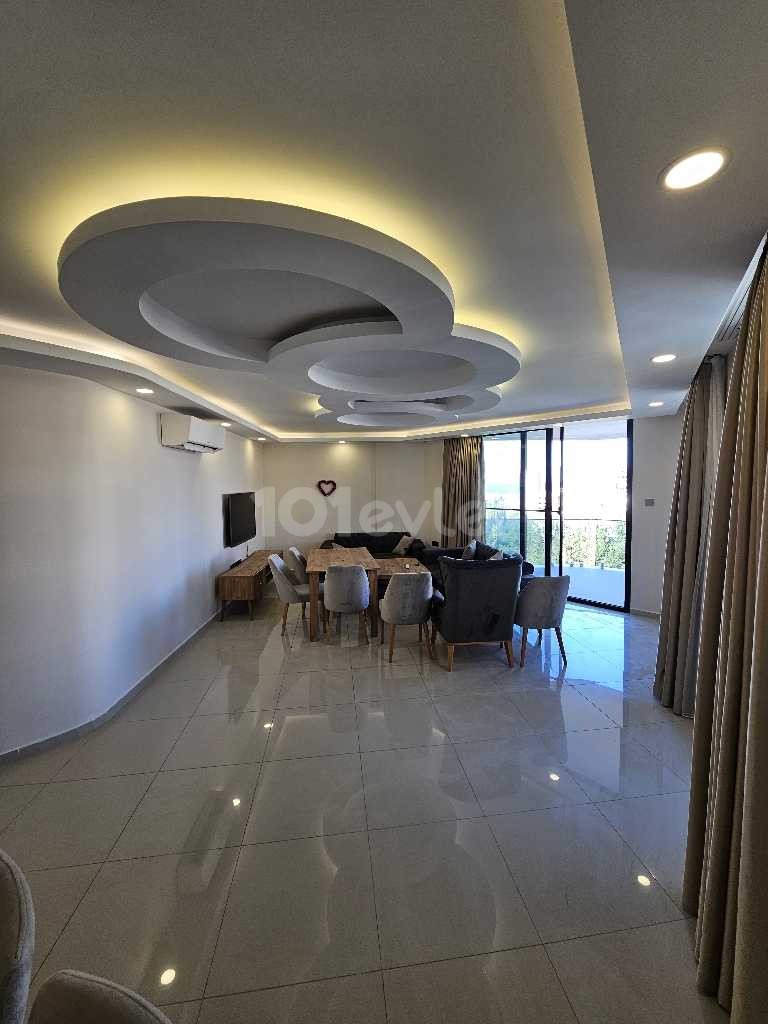 PENTHOUSE FOR SALE IN KYRENIA CENTER WITH POOL AND TERRACE!!