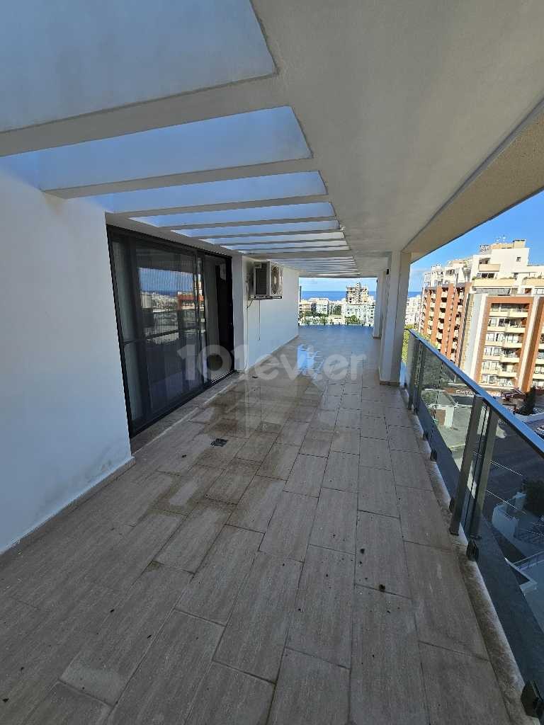 PENTHOUSE FOR SALE IN KYRENIA CENTER WITH POOL AND TERRACE!!