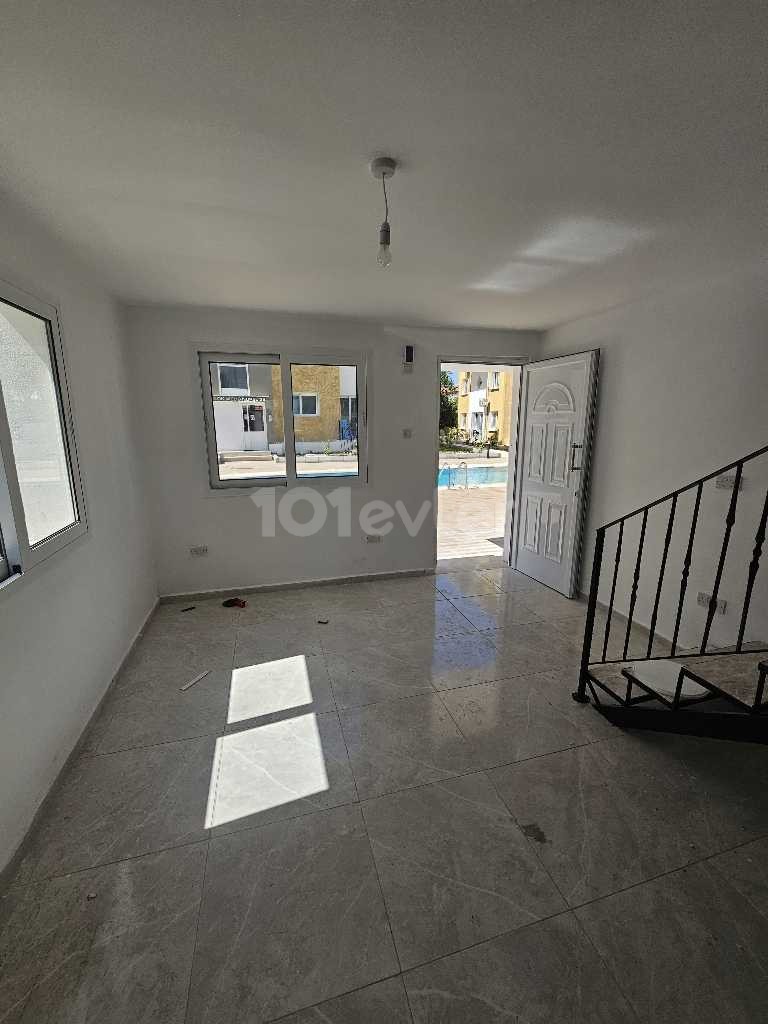 2+1 FLAT FOR RENT UNFURNISHED FLAT WITH POOL WITHIN THE SITE
