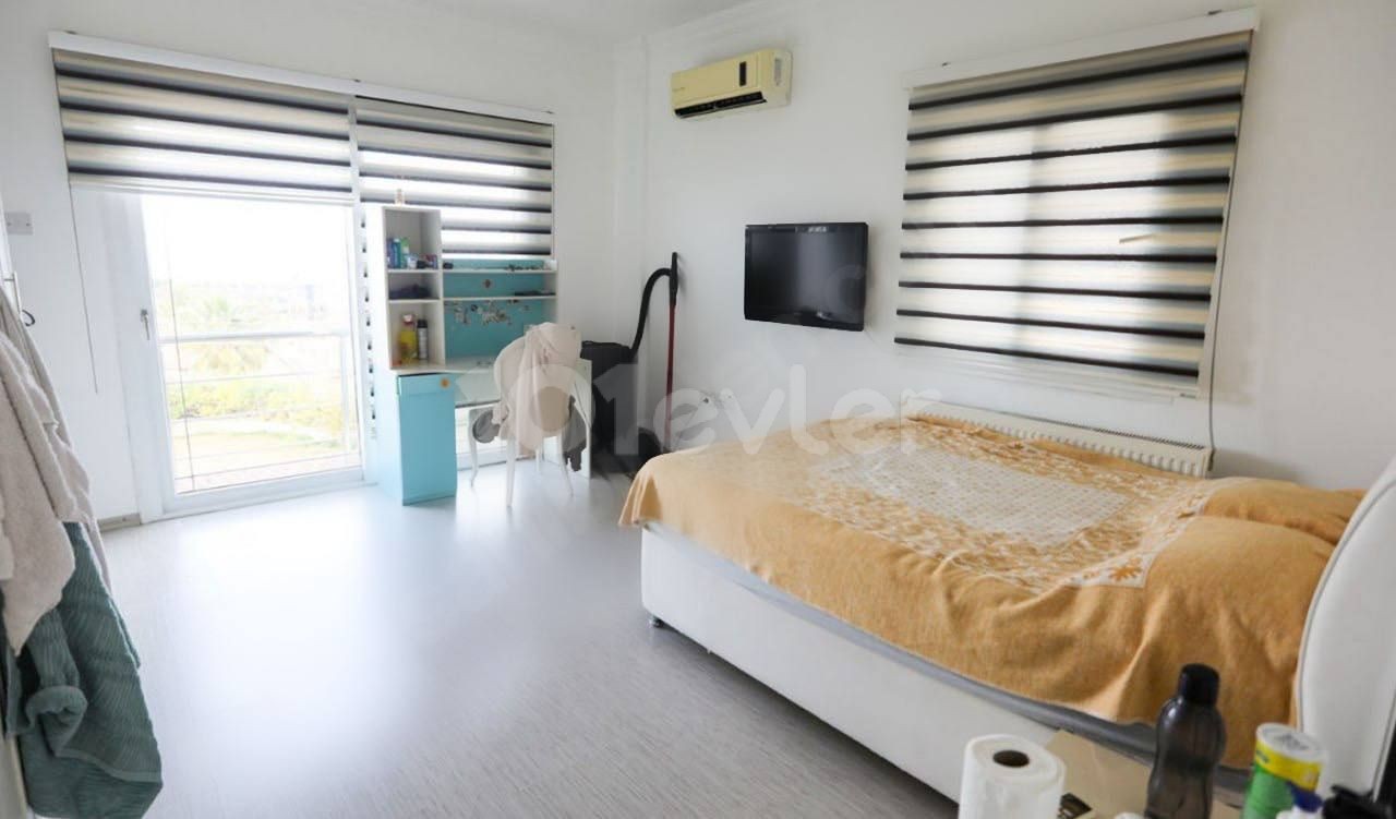 Çatalköy'de Deniz Manzaralı Geniş Arsalı İnanılmaz Kiralık Özel Havuzlu 3+1 Villa