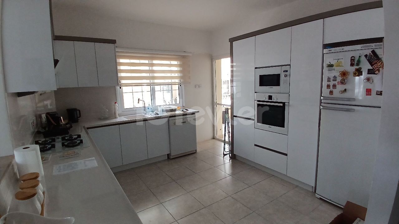 3+1 luxury flat for rent in Zeytinlik/Kirne, on the ground floor, in a complex with a pool