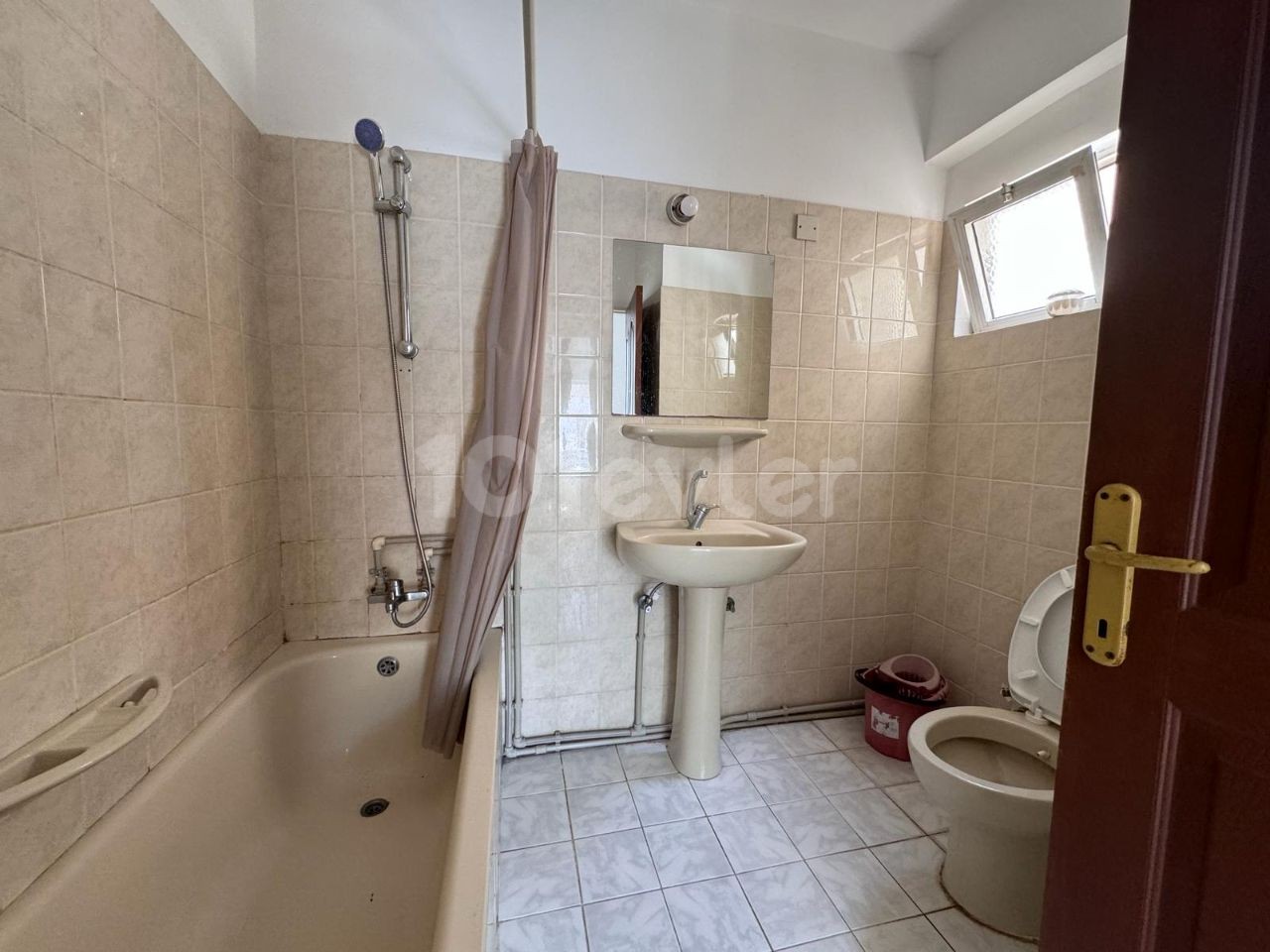 Girne Merkez'de 3+1 Kiralık Bakımlı Daire