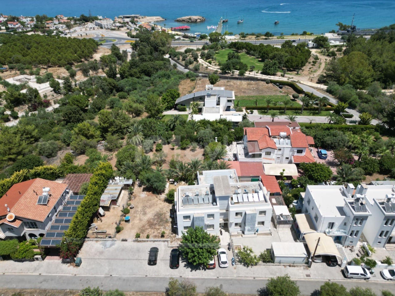 Flat for sale in Alsancak, walking distance to the sea