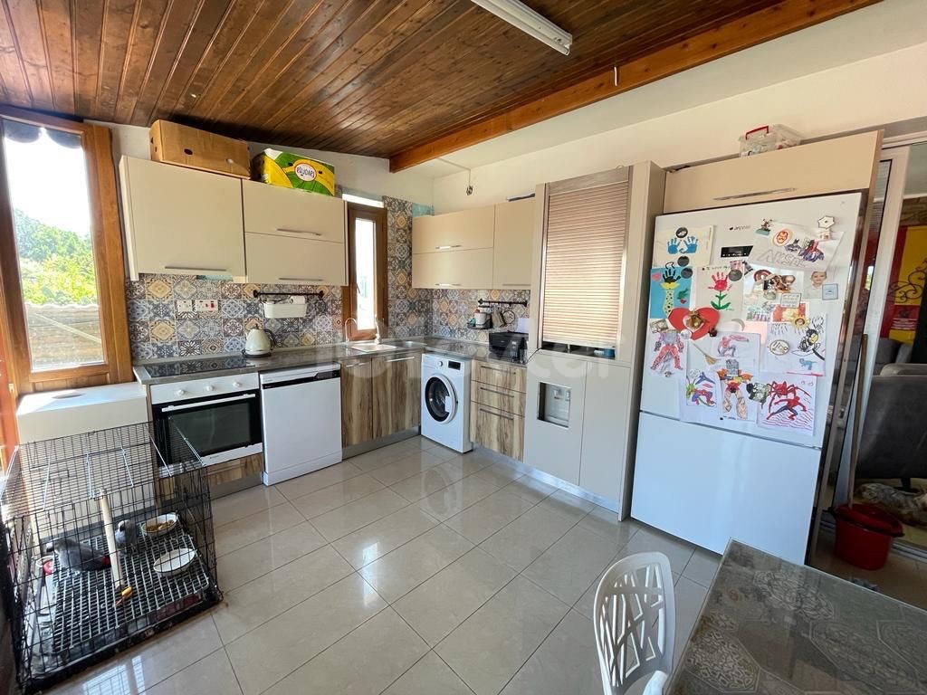 Flat for sale in Alsancak, walking distance to the sea