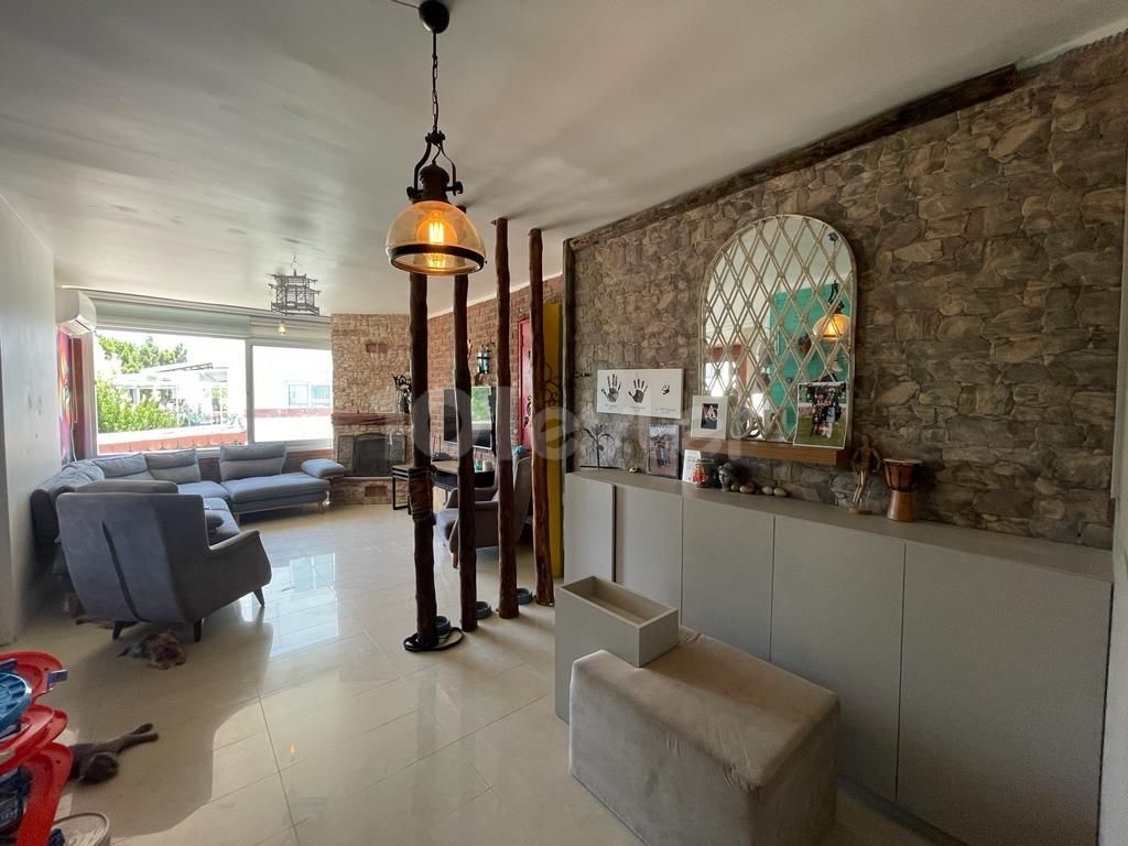 Flat for sale in Alsancak, walking distance to the sea