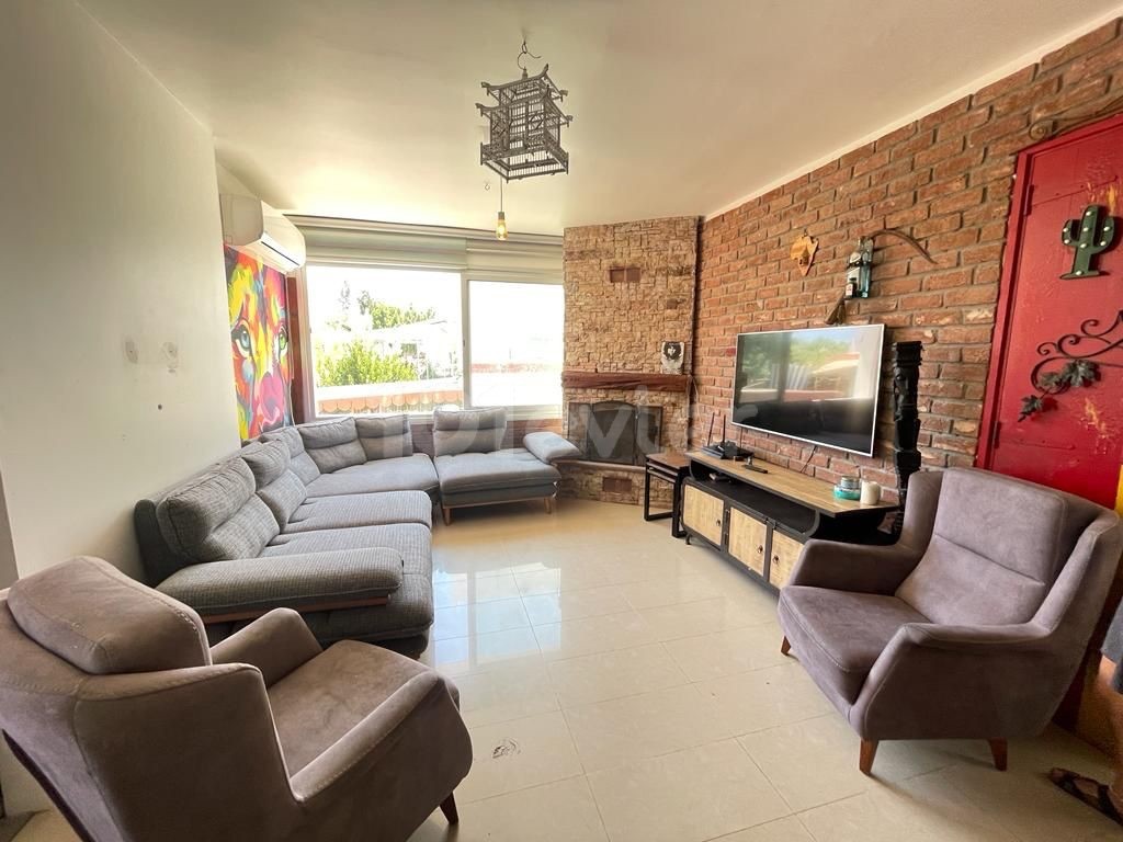 Flat for sale in Alsancak, walking distance to the sea