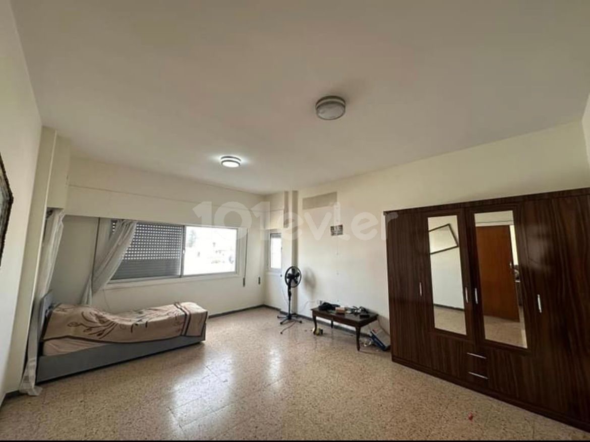 GÜZELYURT ZENTRALES PENTHOUSE ZU VERKAUFEN