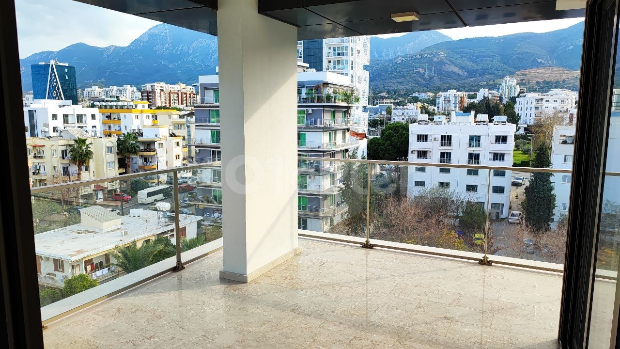 🌟 Girne'nin Göbeğinde 3 Yatak Odalı Lüks Penthouse 🌟