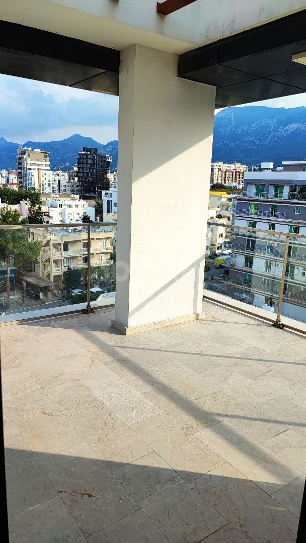 🌟 Girne'nin Göbeğinde 3 Yatak Odalı Lüks Penthouse 🌟