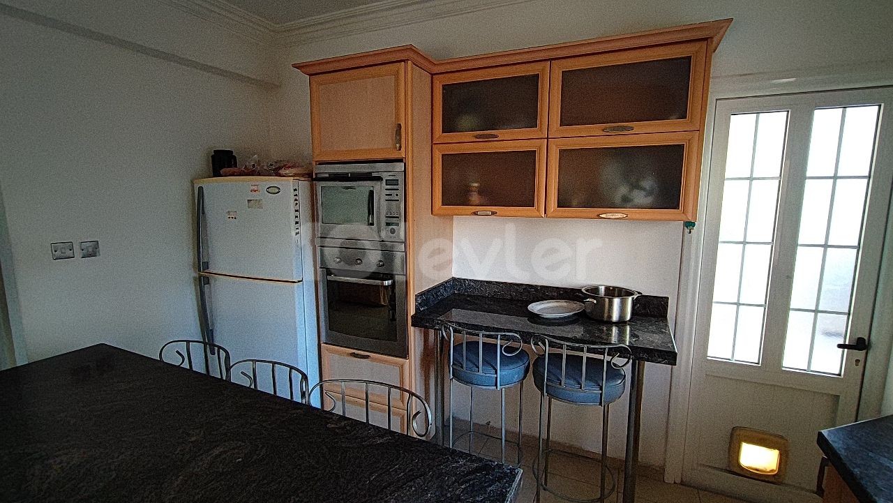  🌟🌟 3+1 APARTMENT WITH SHARED POOL IN THE HEART OF KYRENIA! 🌟🌟