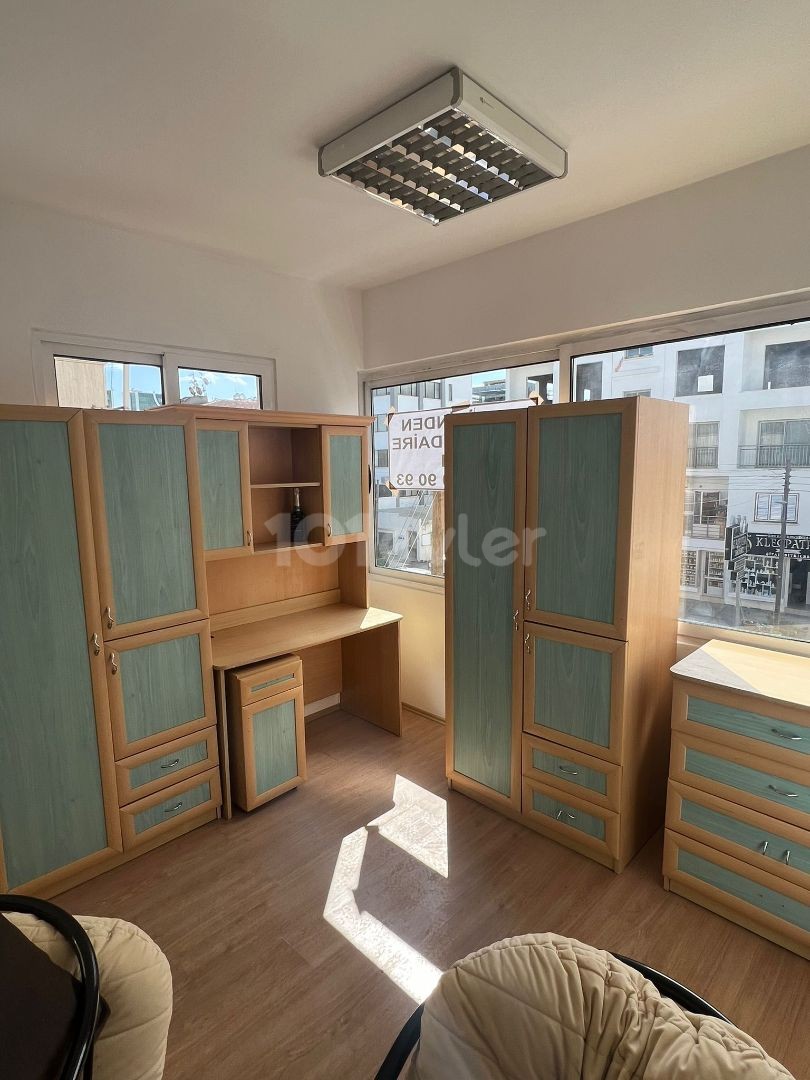 5+1 170m2 Very Spacious Flat for Rent in Yenişehir, Nicosia