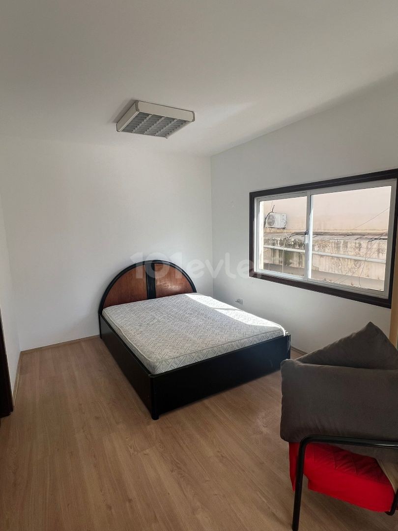 5+1 170m2 sehr geräumige Wohnung zur Miete in Yenişehir, Nikosia