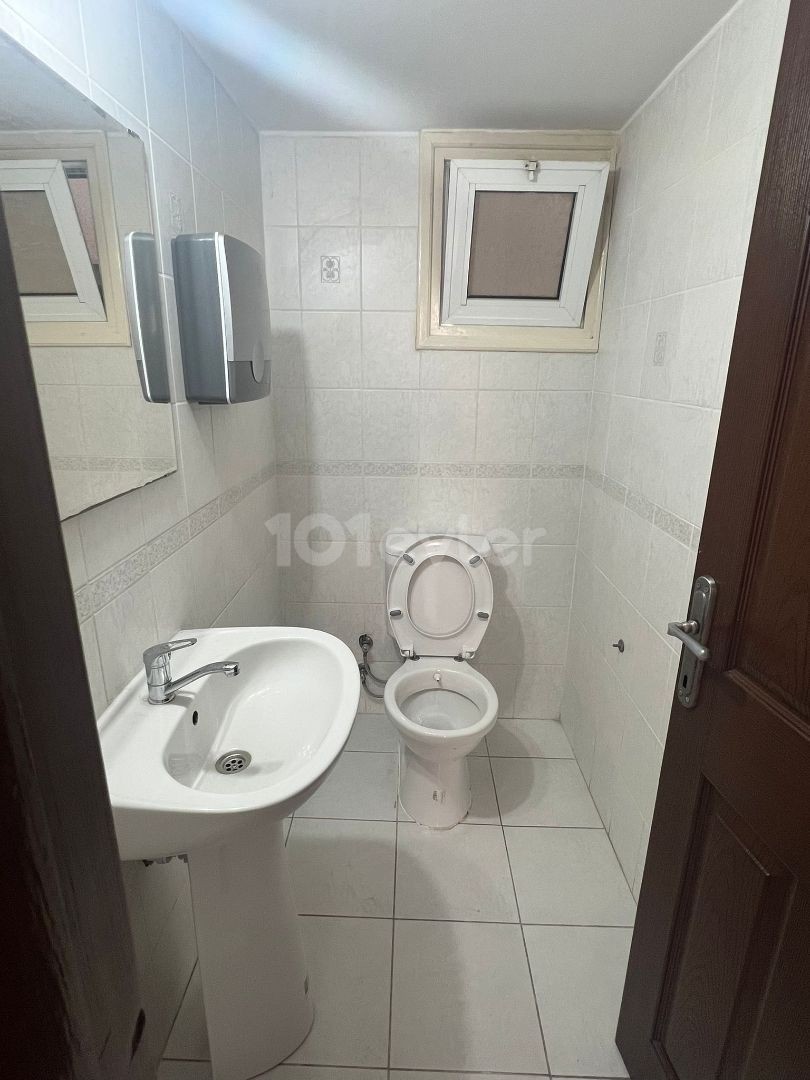 5+1 170m2 Very Spacious Flat for Rent in Yenişehir, Nicosia