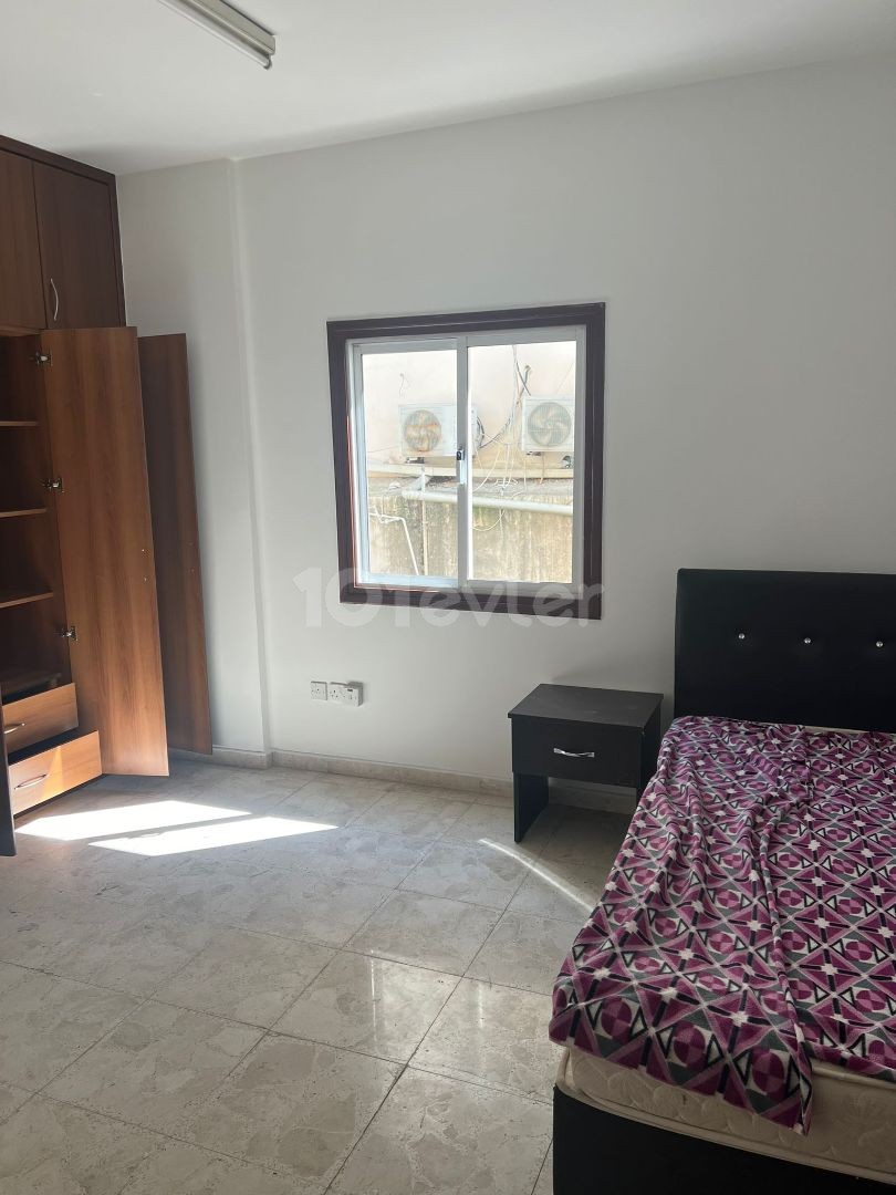 5+1 170m2 sehr geräumige Wohnung zur Miete in Yenişehir, Nikosia