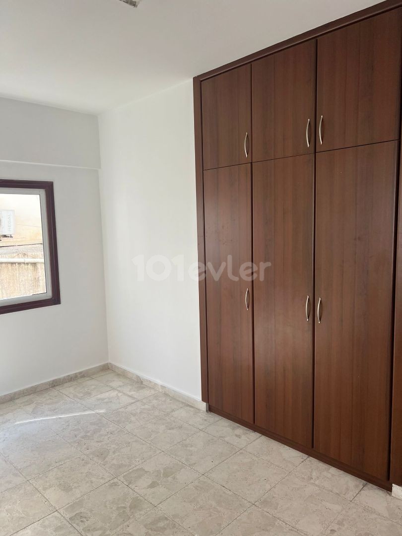 5+1 170m2 Very Spacious Flat for Rent in Yenişehir, Nicosia