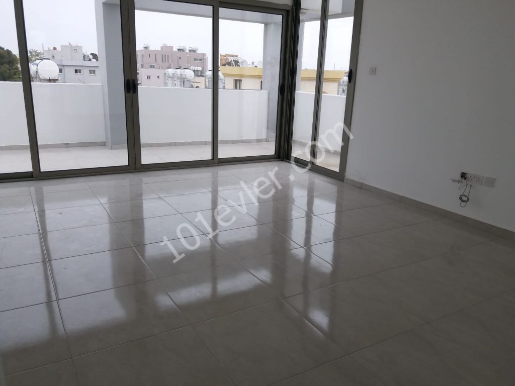 A new apartment in the very center of Famagusta is also an ideal 2+1 penthouse apartment for investment ** 