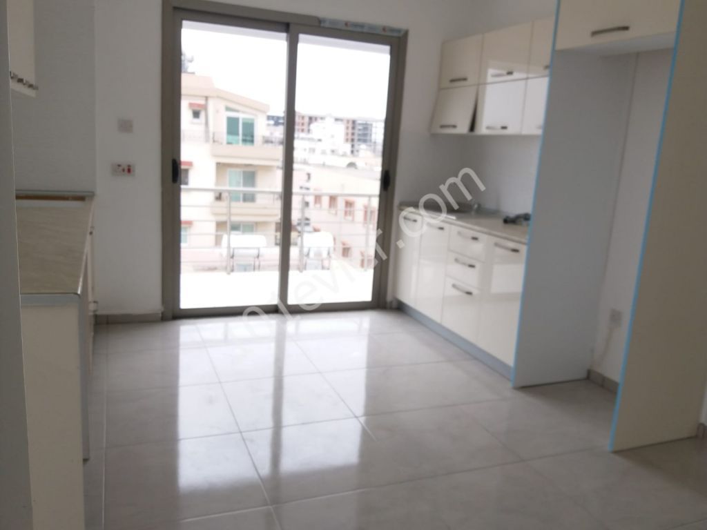 2+1 penthouse-Wohnung ideal für Investitionen in neue Wohnung im Zentrum von Famagusta ** 
