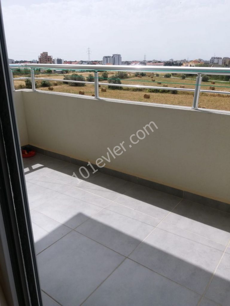 gazimağusa yeniboğaziçinde havuzlu sitede lüks kiralık 2+1 daire