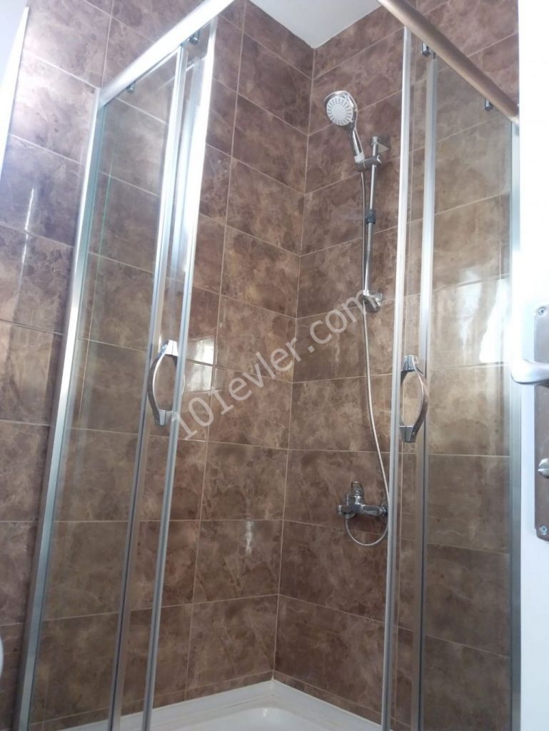 gazimağusa merkezde daü ve adakent üniversitesine yakın  lüks  kiralık 2+1 daire Habibe ÇETİN 05338547005