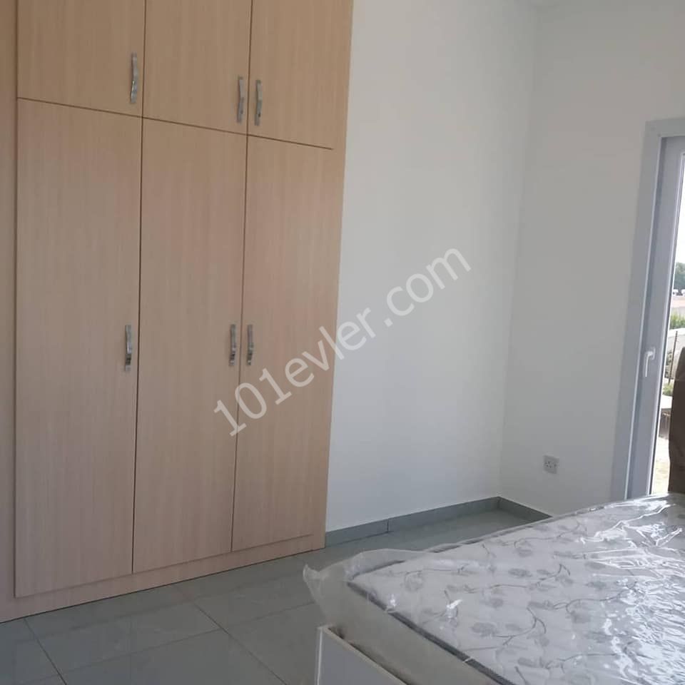 Gazimağusa merkezde yeni sıfır eşyalı kiralık 2+1 daire Habibe Çetin 05338547005