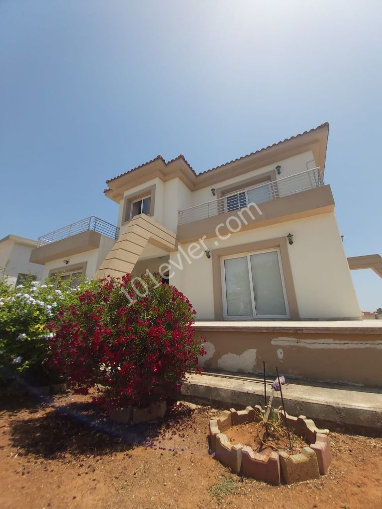 Kuzey Kıbrıs İskele Boğazda satılık 4+1 Villa  Habibe Çetin +905338547005