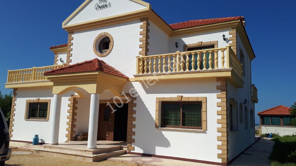 Wunderschöne 4+1 Villa zum Verkauf in Kyrenia Alsancak 05338547005 ** 