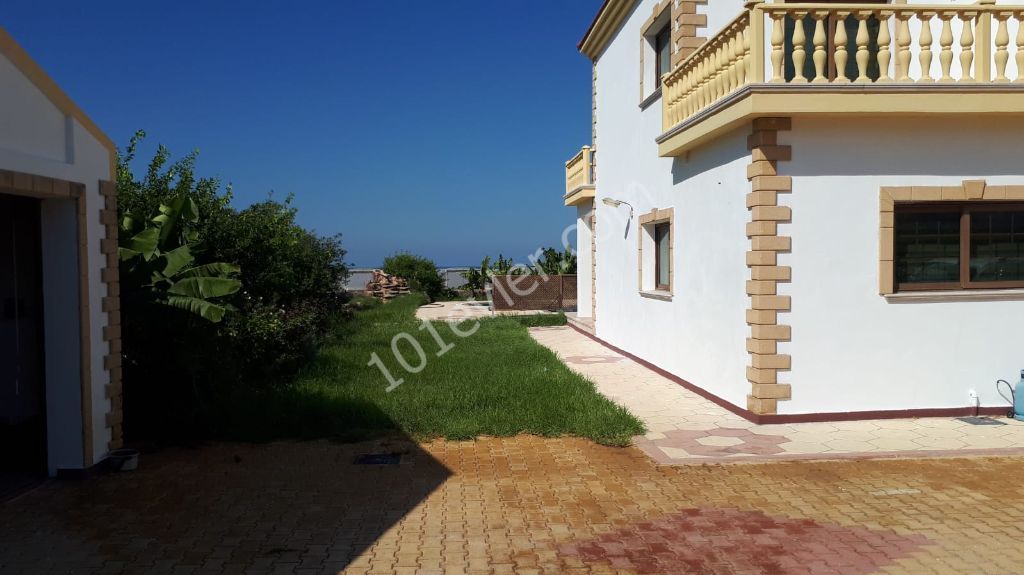 Wunderschöne 4+1 Villa zum Verkauf in Kyrenia Alsancak 05338547005 ** 