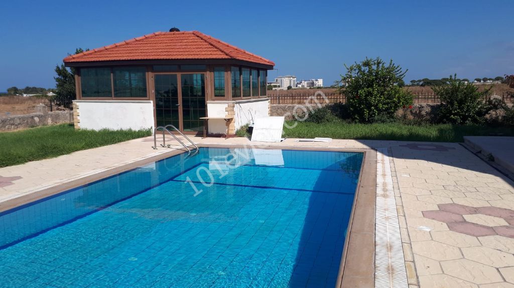 Wunderschöne 4+1 Villa zum Verkauf in Kyrenia Alsancak 05338547005 ** 