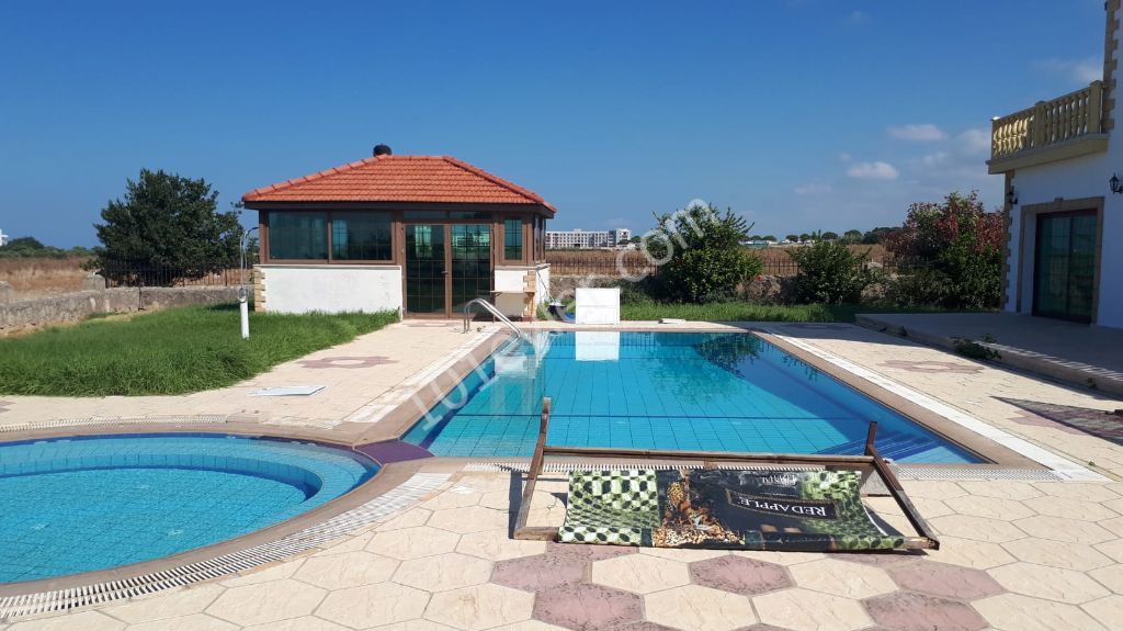 Girne Alsancak'ta Muhteşem 4+1 Satılık Villa Habibe Çetin 05338547005 