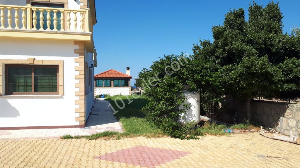 Girne Alsancak'ta Muhteşem 4+1 Satılık Villa Habibe Çetin 05338547005 