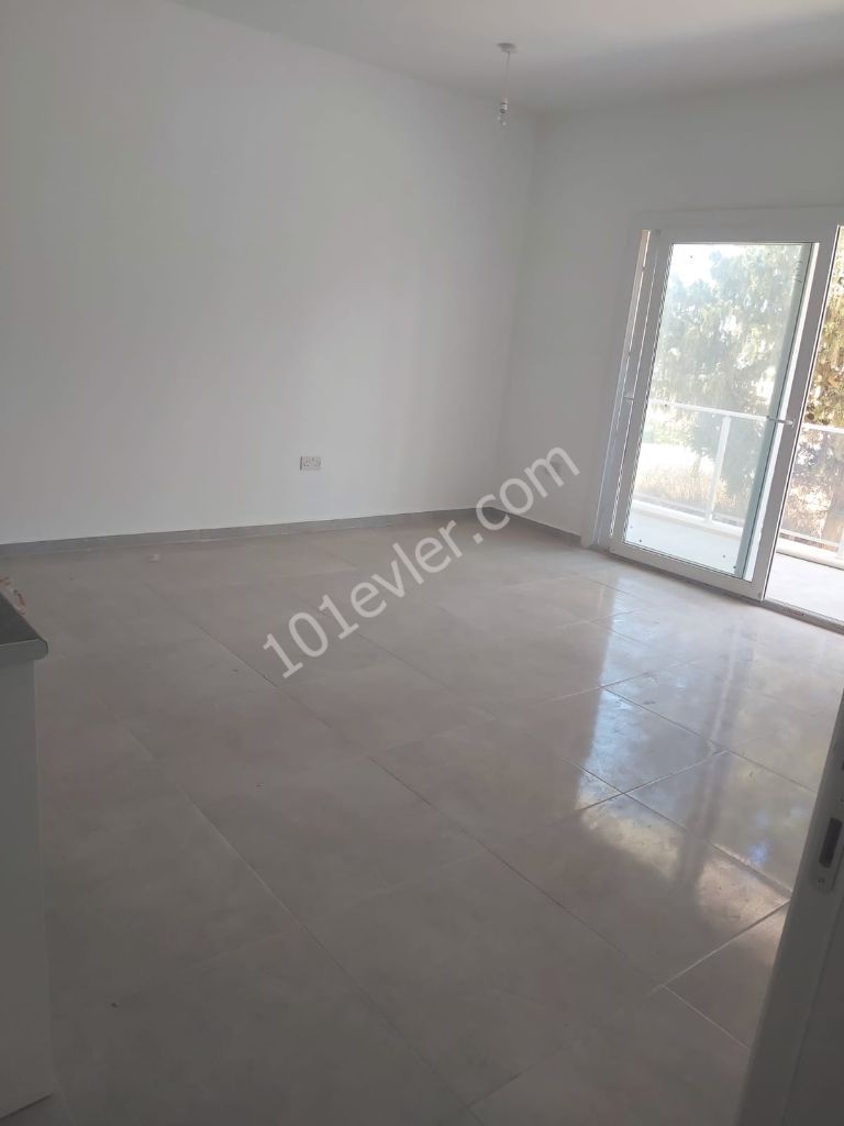 2+1 Wohnung zum Verkauf in Famagusta Canakkale in der Nähe von Citymall Mall alle Steuern bezahlt ** 