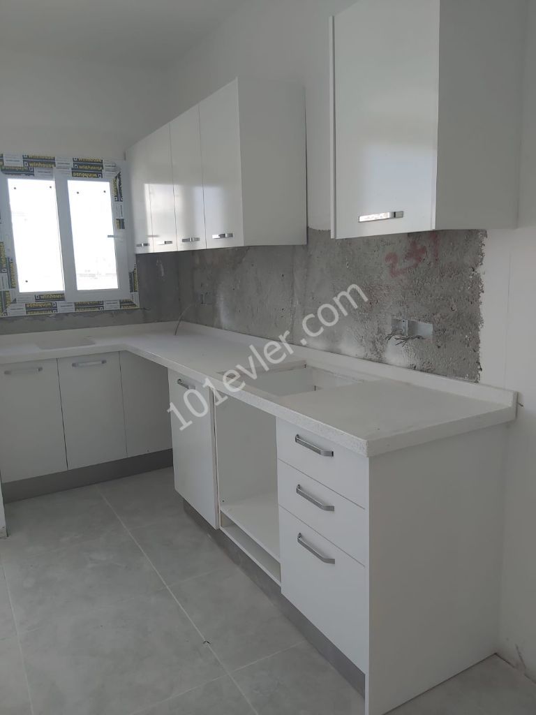 Gazimağusa Merkezde Çanakkale bölgesinde Tüm Vergileri ödenmiş Satılık 2+1 Daire Habibe Çetin 05338547005