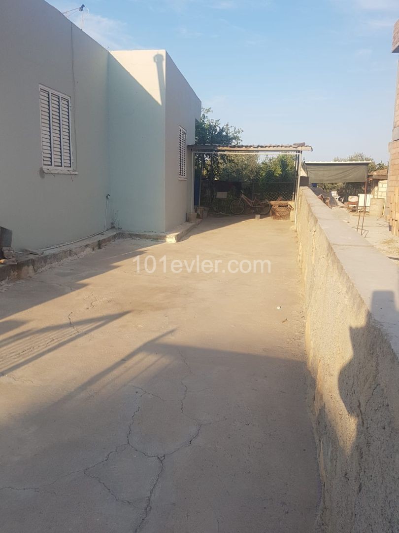 A Detached House with a Garden for sale in Famagusta Mormenekshede Habibe Cetin 05338547005 ** 