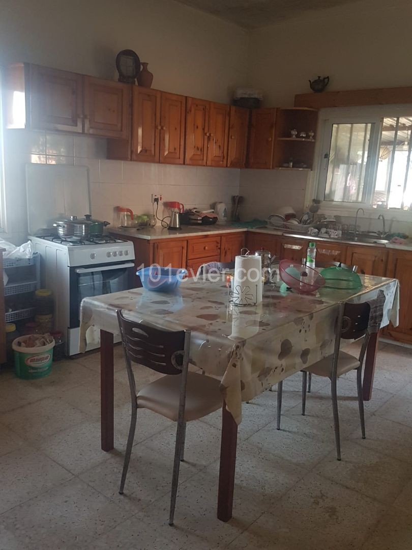 Haus mit Garten zum Verkauf in Famagusta Mormenekshede Habibe Cetin 05338547005 ** 