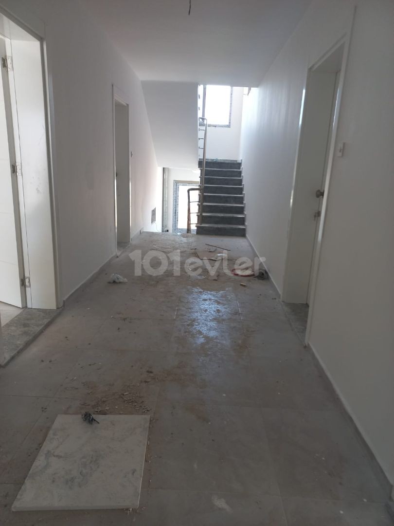 2+1 apartment HABIBE CETIN 05338547005 in the Canakkale district of Famagusta ** 