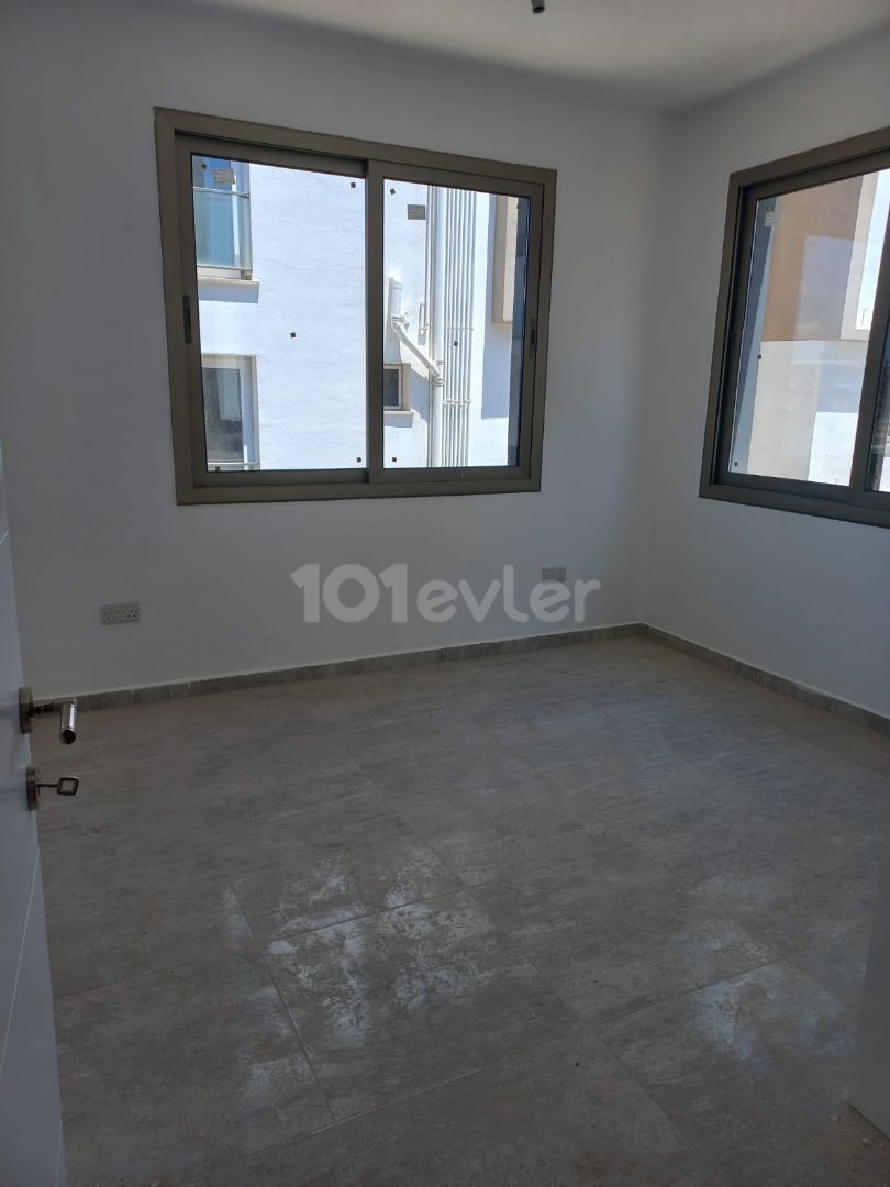 2+1 apartment HABIBE CETIN 05338547005 in the Canakkale district of Famagusta ** 