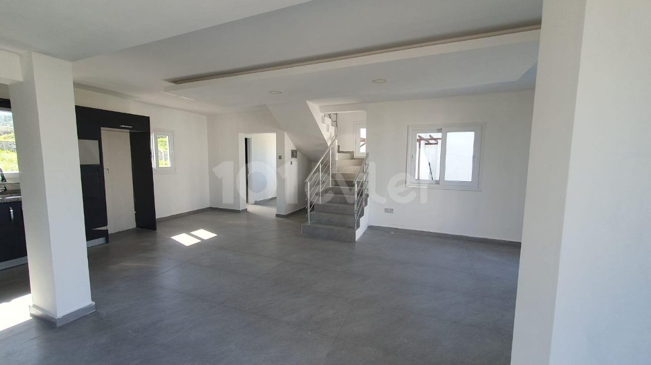 Kyrenia Esentepe Gelegenheit zum Kauf 2+1 Maisonette-Villa HABIBE ÇETİN 05338547005