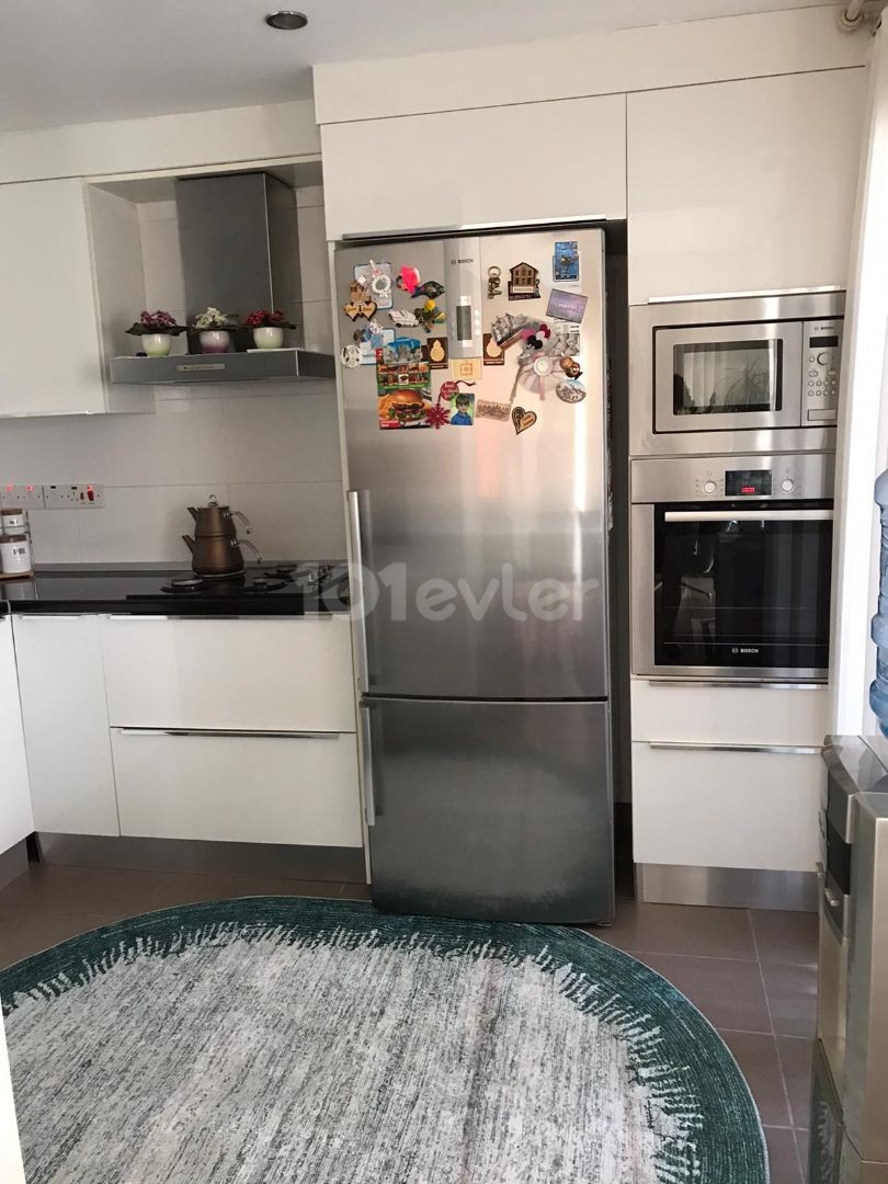 Gazimağusa Tuzla bölgesinde havuzlu ultra lüks güvenlikli bir site de 3+1 satılık daire HABİBE ÇETİN 05338547005